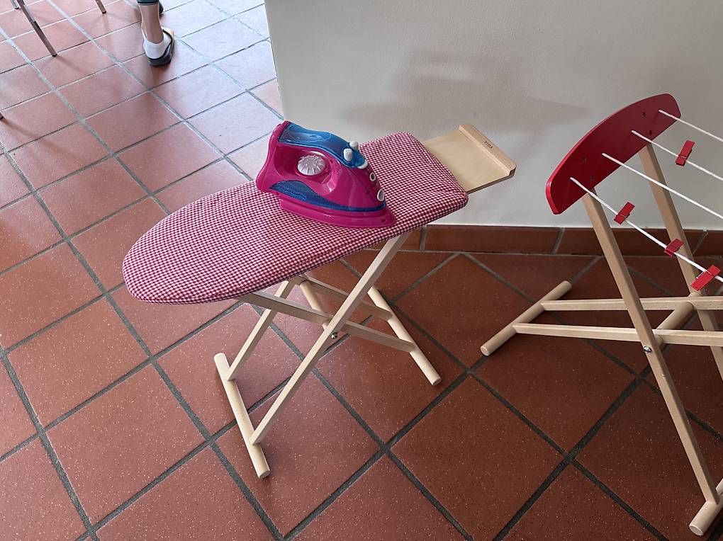 Bambole: Table de repassage et étendoir à linge pour poupée  – Usato da Troinex venduto da Steph_muller 1