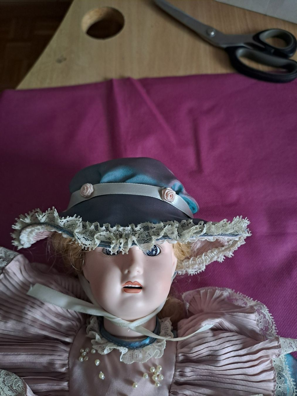 Puppen: Puppe mit grossem Hut – Gebraucht aus Aadorf von Stampeders 6