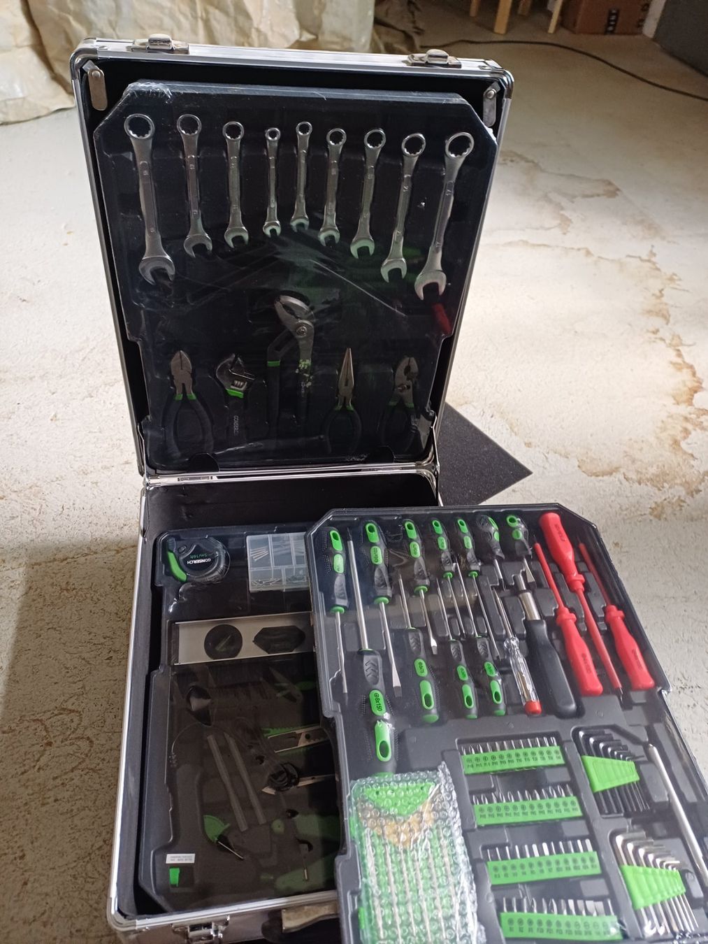 Alle Werkzeuge: Werkzeugkoffer – Neu und originalverpackt aus Bern von helio71 1