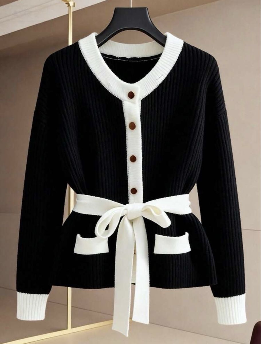 Gilets & Westen: Cardigan – Neu und originalverpackt aus Châtel-St-Denis von Montclair_Swiss