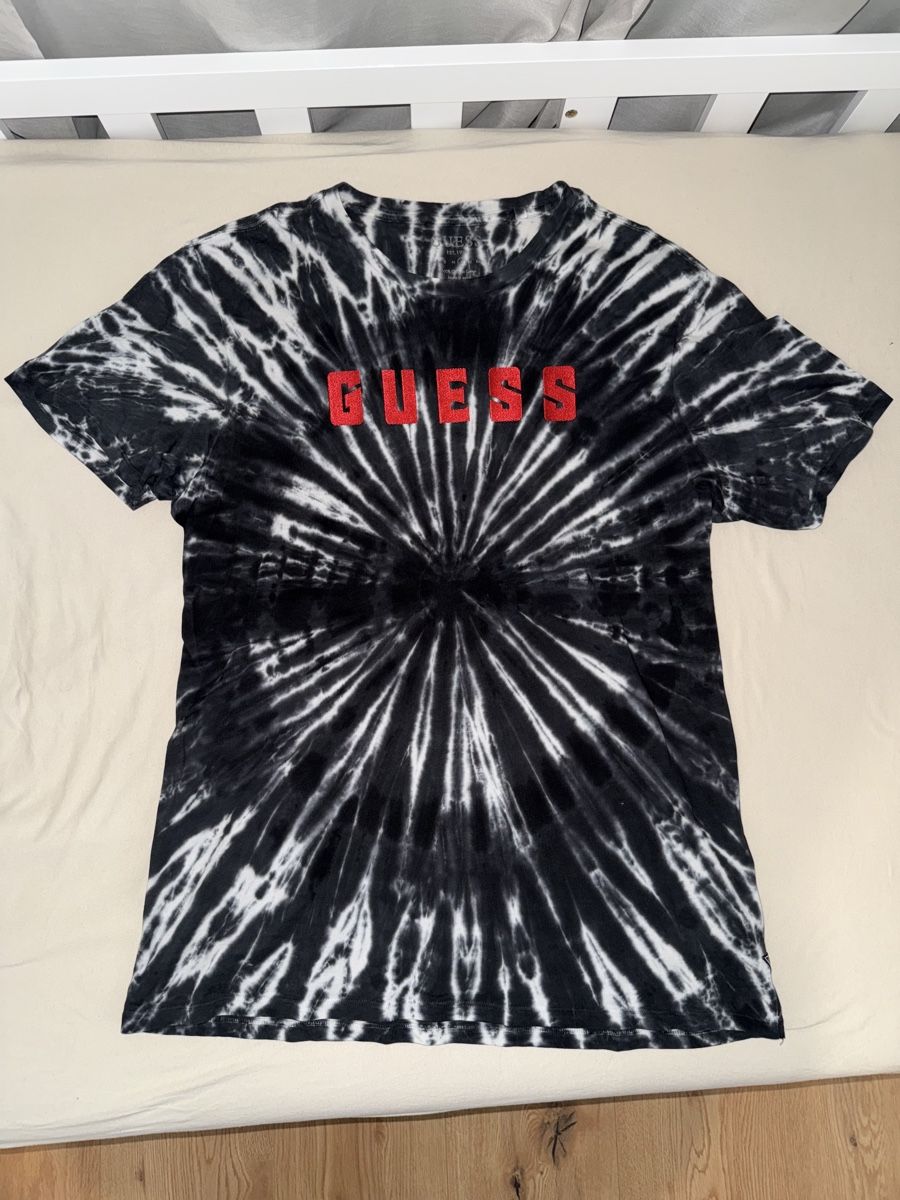 Guess T-shirts: T-shirt Guess taille L – Neuf avec emballage d'origine à Villaz-St-Pierre par dav_w66n