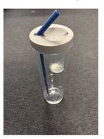 Trinkbecher mit Strohhalm, ideal für den Sommer!