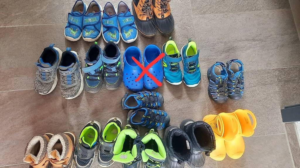 Scarpe per ragazzi: Lot de chaussures 26 à 30 garçon  – Usato da Venthône venduto da Anamelle 1