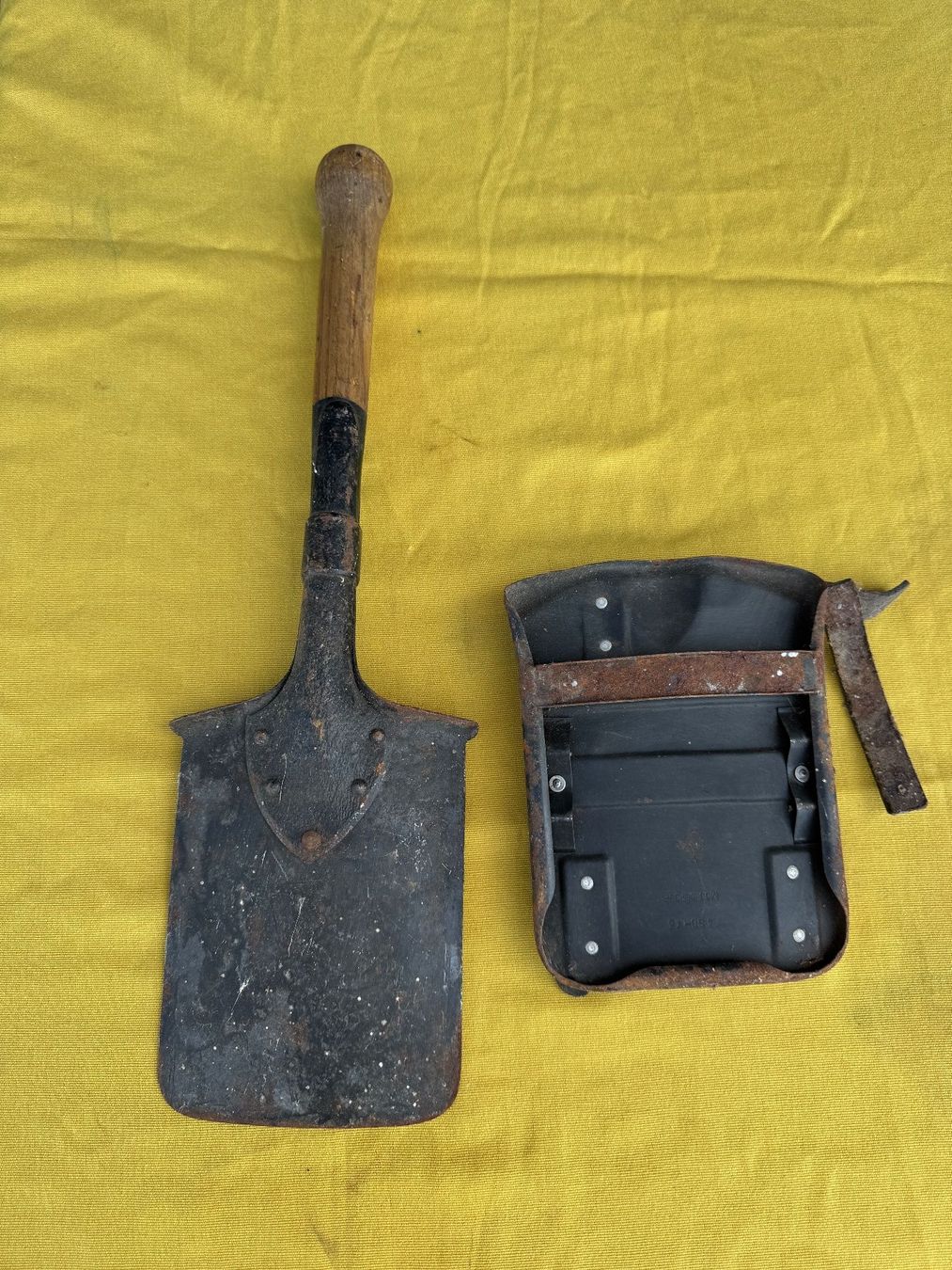 Schweizer Armee Tutti gli attrezzi: Originale Schweizer Armee Spaten mit Tasche – Usato da Sachseln venduto da BONATI01 1
