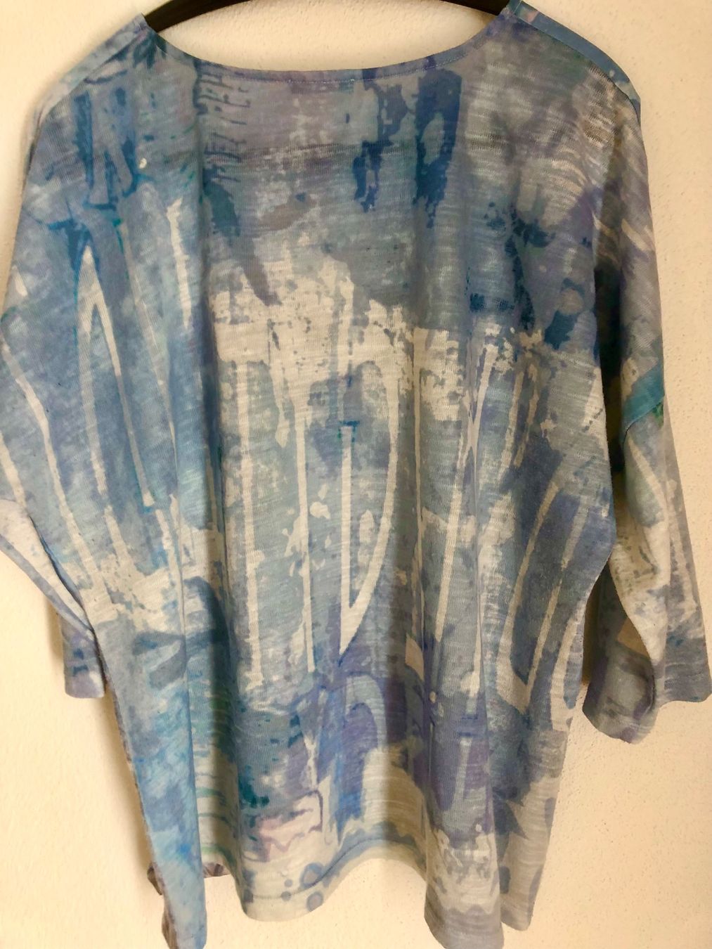 T-shirt: Bianca Langarm Shirt – Usato da Wattwil venduto da Zeemeermin 2