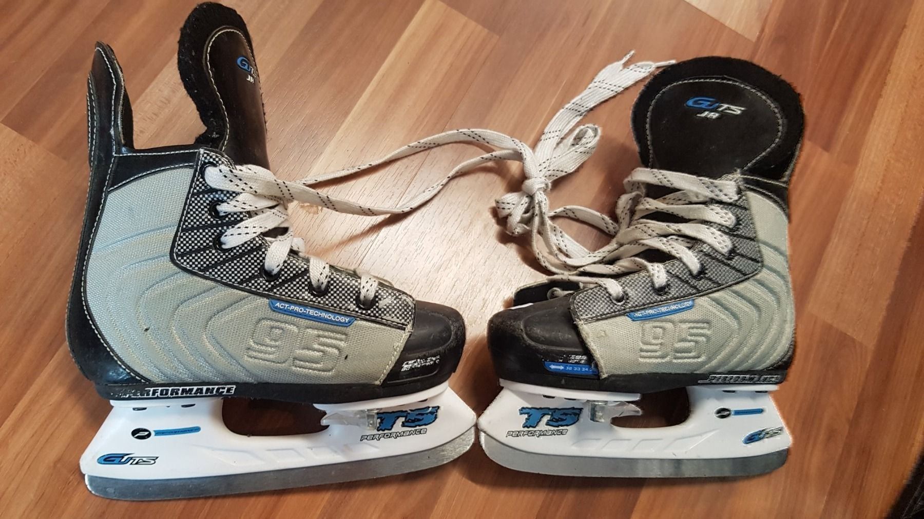 Schlittschuhe: Schlittschuhe gr 32-35 B – Gebraucht aus Schwarzenburg von Flamingo07