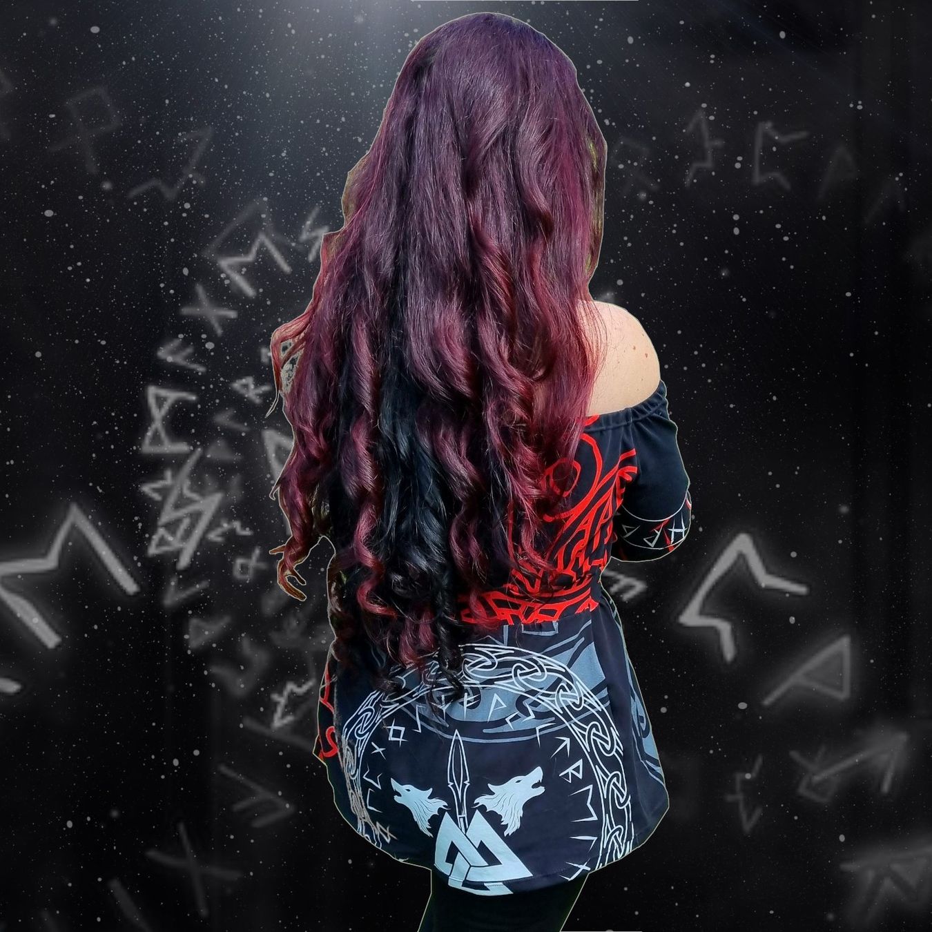 Tessuti: Jersey Runen "Valhalla" rot schwarz Stoff je m – Nuovo e nell'imballaggio originale da Wiesenberg venduto da mountain-merch 2