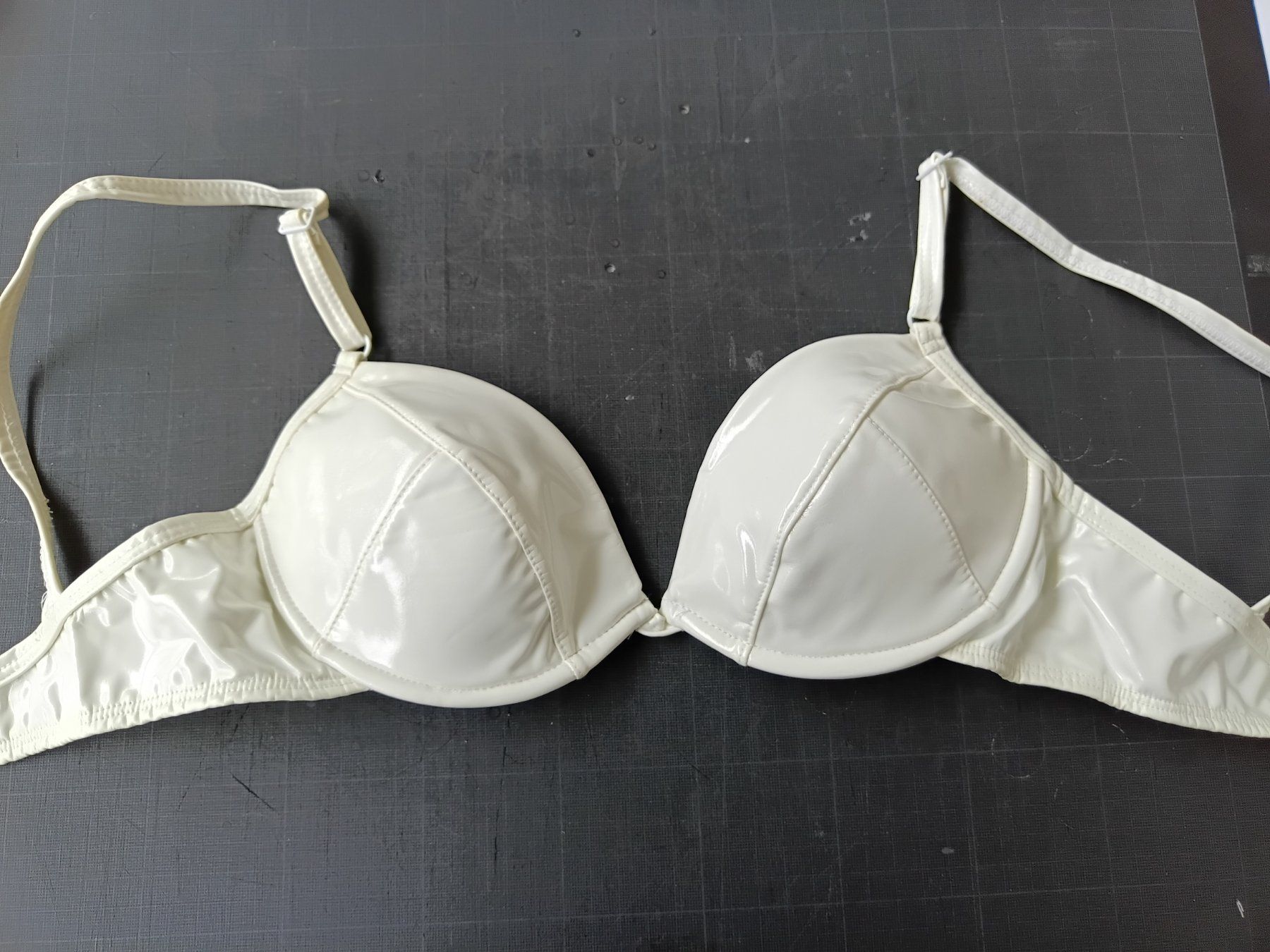 Altra biancheria intima: BH in Lack-Optik – Nuovo (secondo la descrizione) da Wängi venduto da Ladys_First