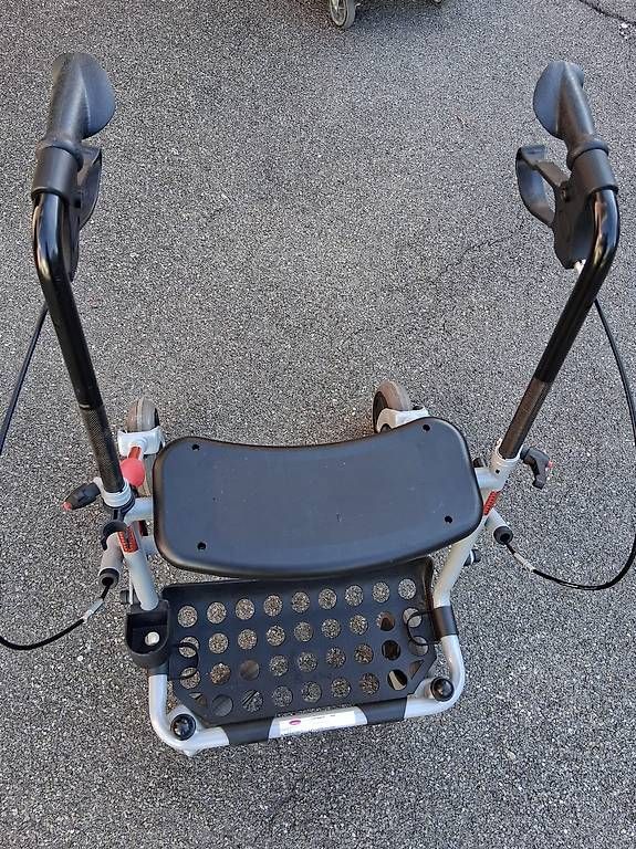 Aides à la marche: Rollator – D'occasion à Horgen par cla_bv5q