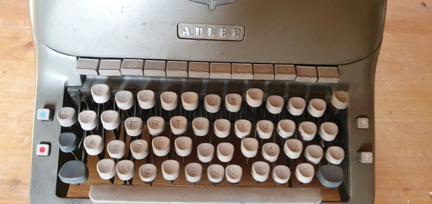 Adler Macchine da scrivere: Ancienne machine à écrire Adler – Usato da Moutier venduto da gvmv 1