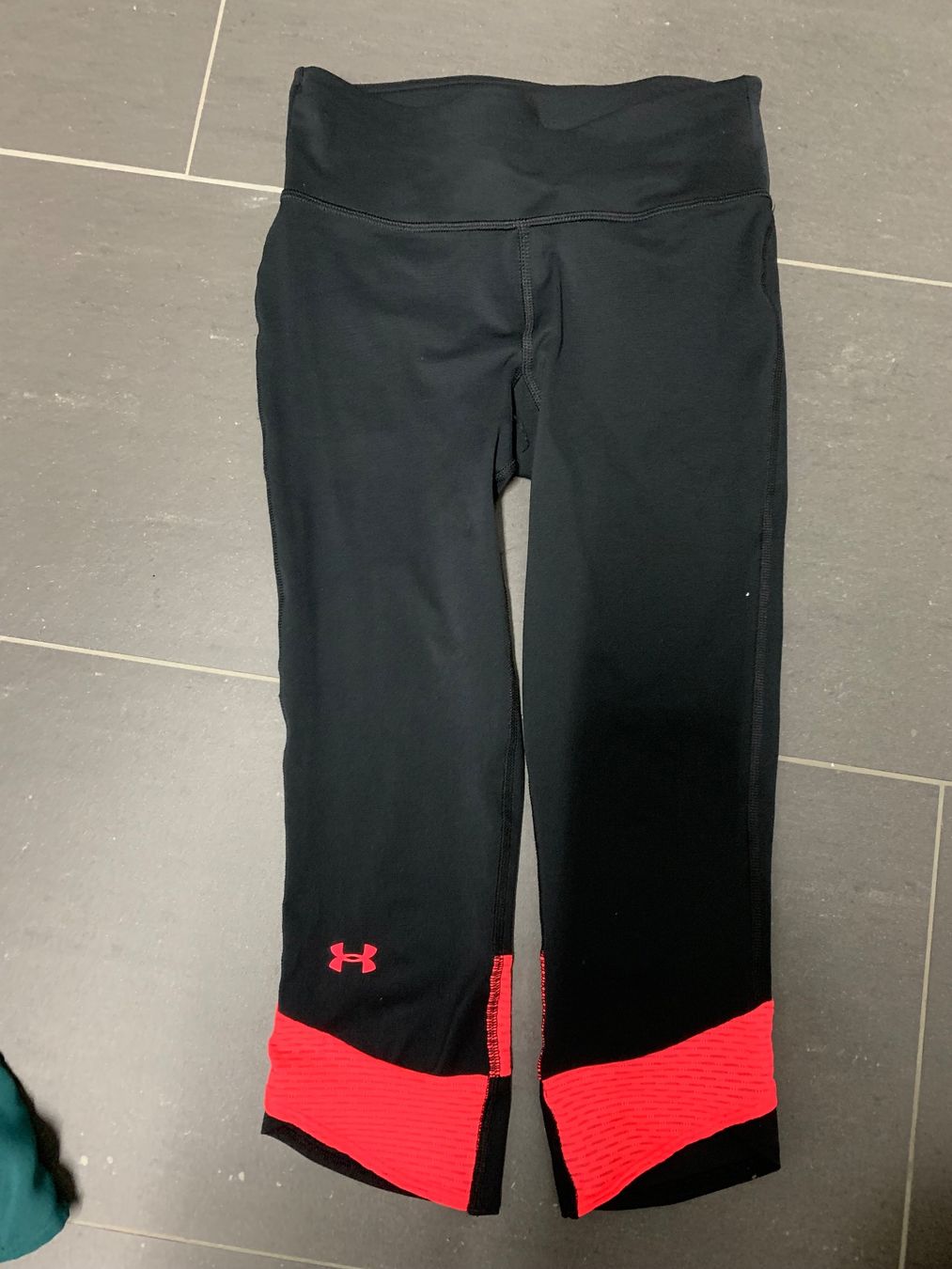 Under Armour Leggings: 3/4 Tights Under Armour XS – Gebraucht aus Niederbipp von Domenicana1984