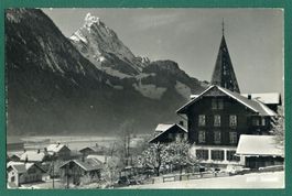 Saanen, Dorfpartie mit Kirche, 1962, gelaufen