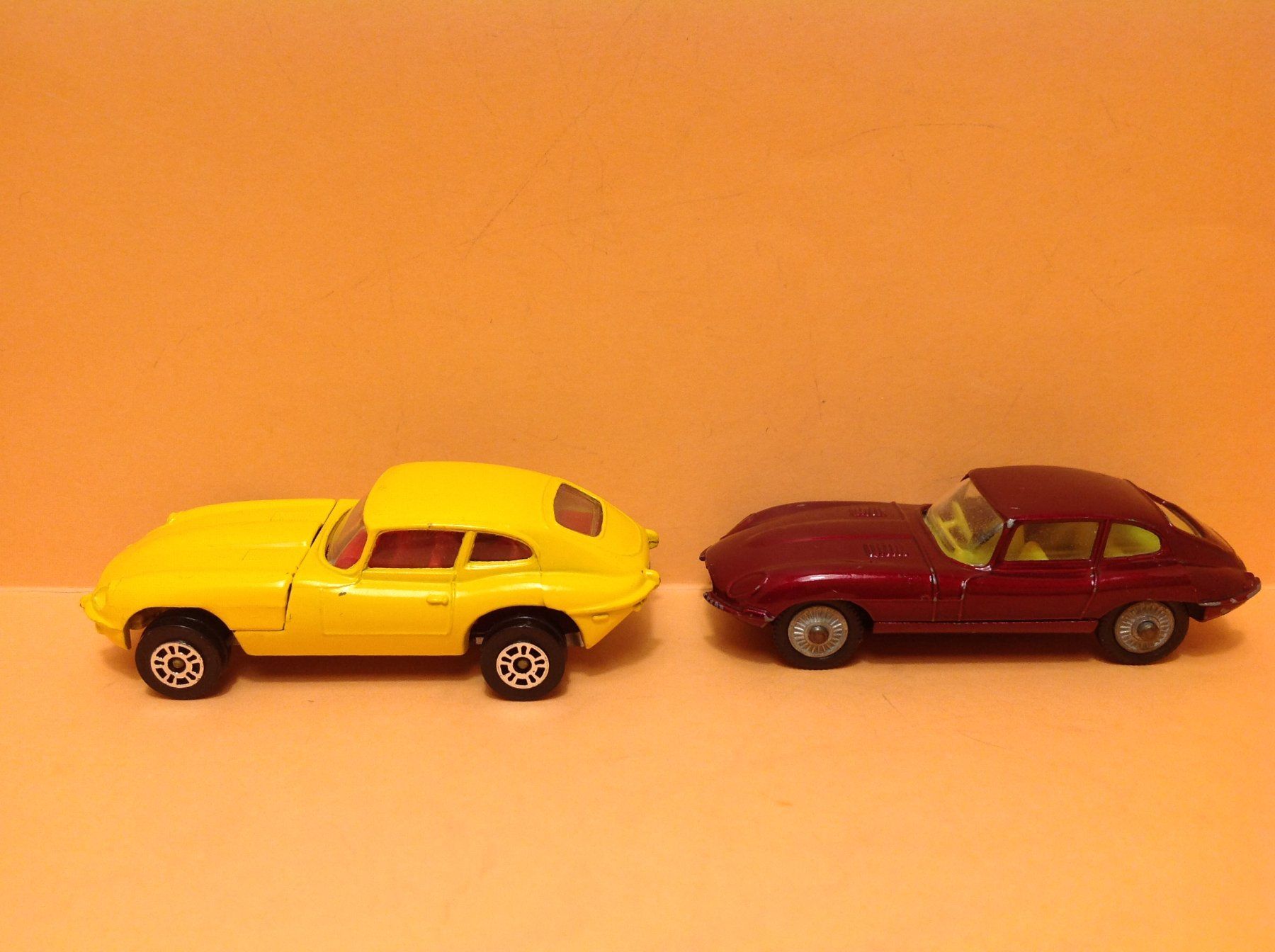 Jouets: 2 verschiedene Jaguar E-Type 2+2 – D'occasion à Seuzach par Jage 3