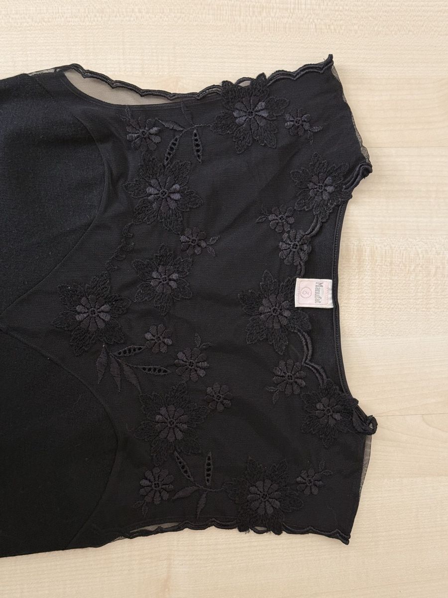 Top: Schwarzes Spitzen-Top – Usato da Neerach venduto da lar_tkp2
