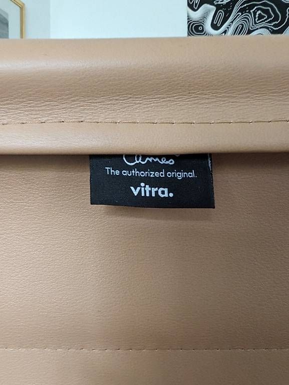 Poltrone: Vitra  EA 222 & Ottoman EA 223  Leder Premium Cognac – Usato da  venduto da  4