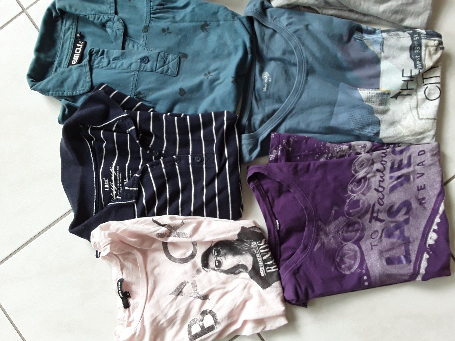 Lotti & Set di vestiti: Damen T-Shirts & Bluse XS/ S – Usato da Heimberg venduto da Samprof 3