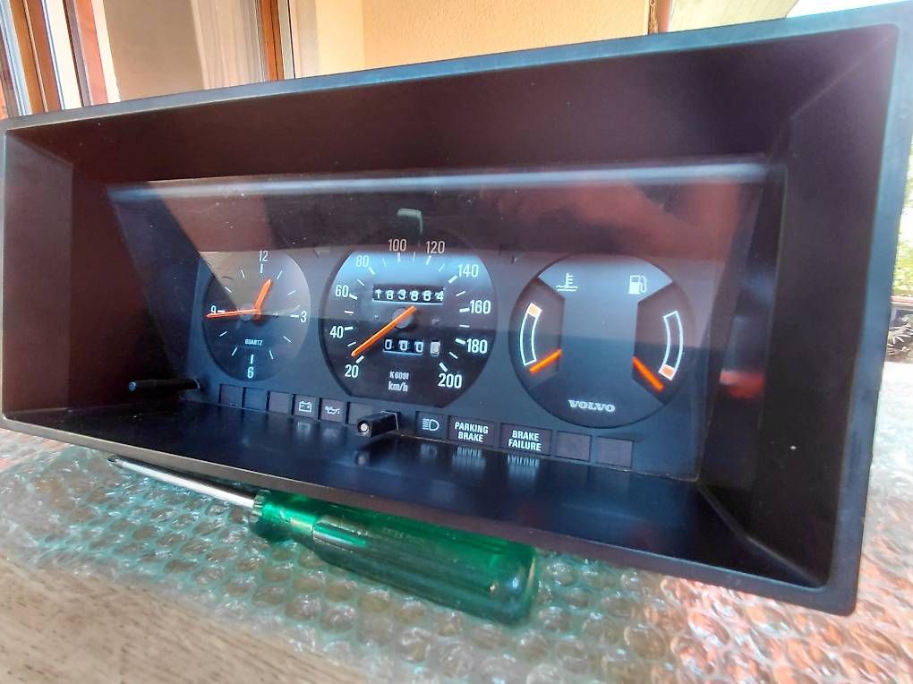 Tutti pezzi di ricambio auto: Volvo 240 Instrumenten-Cluster – Usato da Nussbaumen AG venduto da weissbart