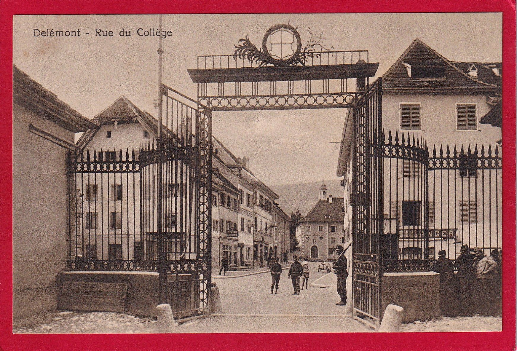 Cartoline postali: AK DELÉMONT RUE DU COLLÈGE – Usato da Grüningen venduto da Kartensammler