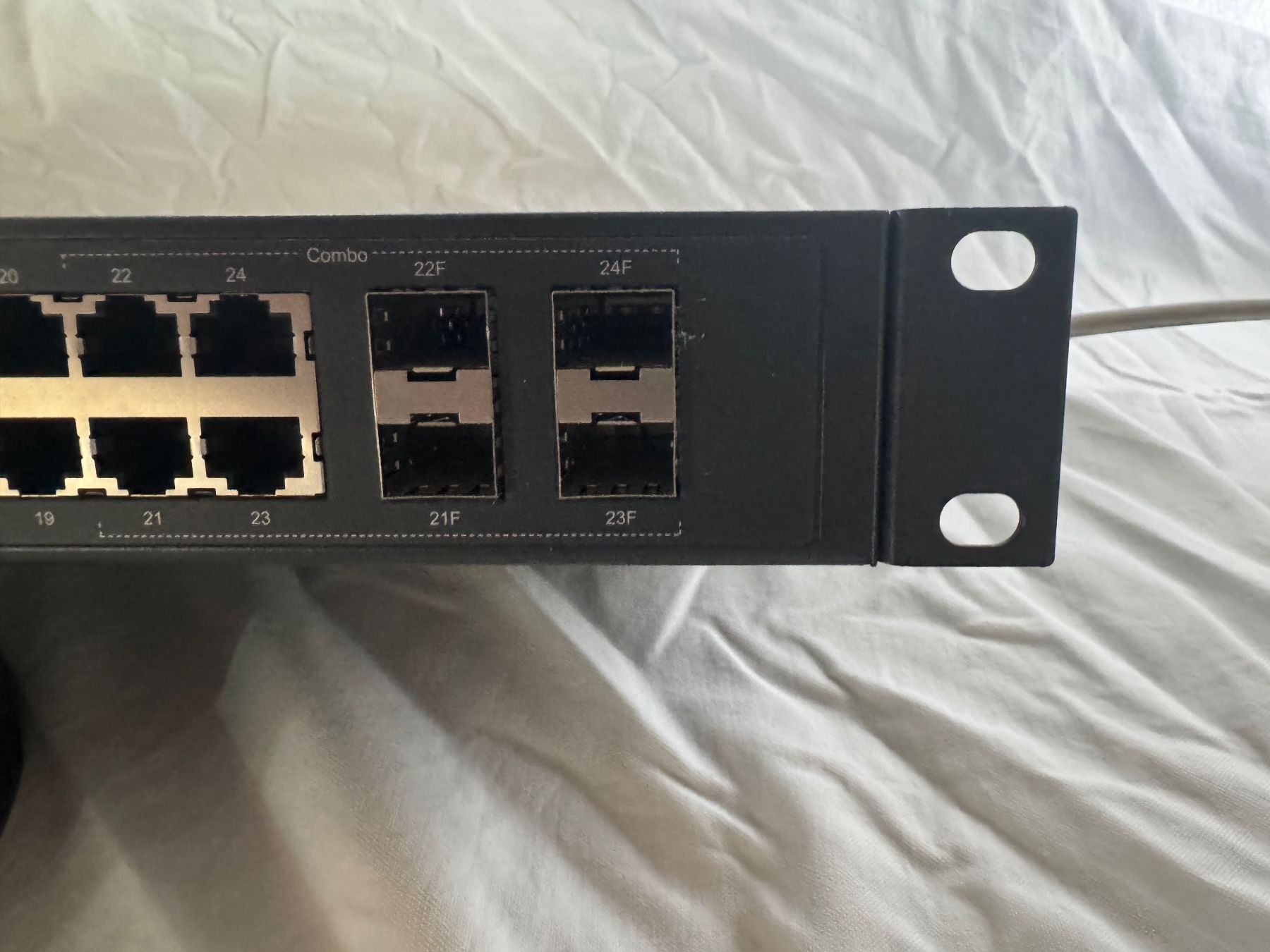 TP-Link Hub & Switch: TP-Link Switch TL-SG2424 – Usato da Steffisburg venduto da BOT-42 1