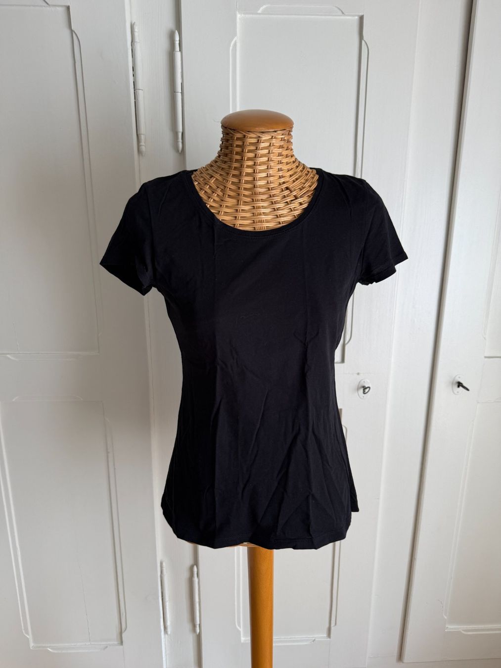 H&M T-shirts: T-Shirt schwarz M – D'occasion à Zürich par Diazaio