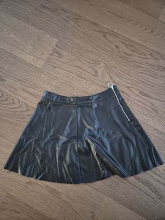 Schwarzer H&M Minirock in Lederlook, Grösse 40, Top Zustand