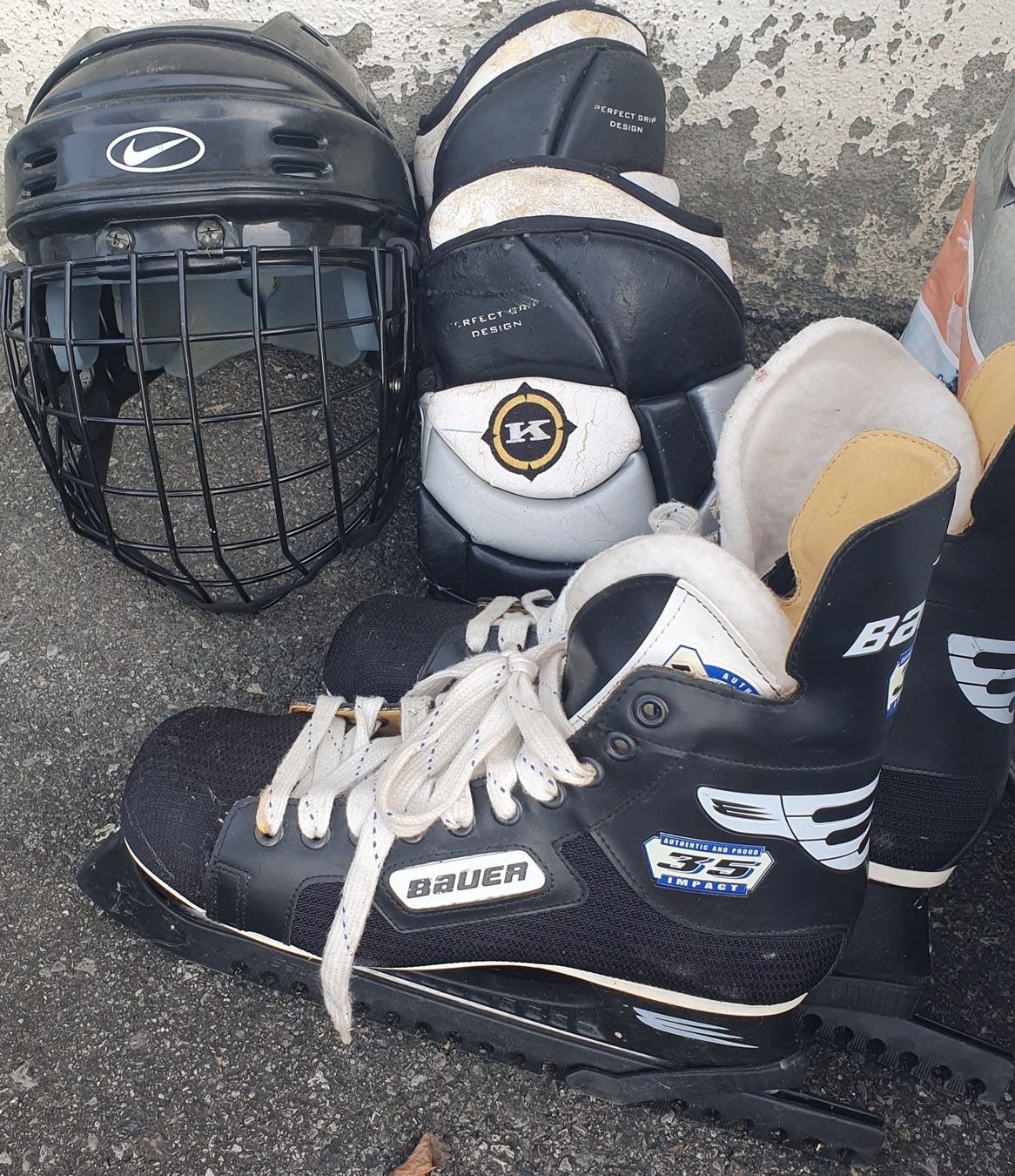 Pattini da ghiaccio: Eishockey-Set für Herren – Usato da Haag (Rheintal) venduto da sch_2zy9 1