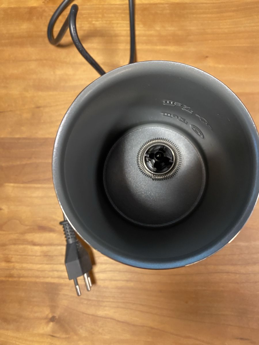Nespresso Kaffeemaschinen & Espressomaschinen: Nespresso Milchschäumer – Gebraucht aus Hombrechtikon von Loollaan 3