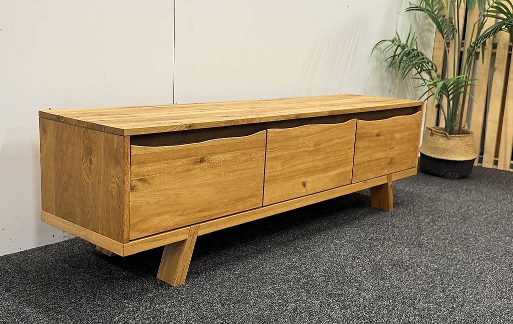 TV Möbel: Sideboard / TV-Lowboard Wildeiche massiv 180 cm – Gebraucht aus Münchenbuchsee von Mekran 1