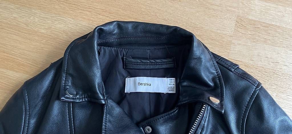 Giacche: Bershka Kunstlederjacke Schwarz - Gr S – Usato da Schliern b. Köniz venduto da tezi 1