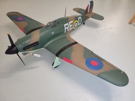 Schöne neue Hawker Hurricane, mit 4-Takter, EZFW. und Servos