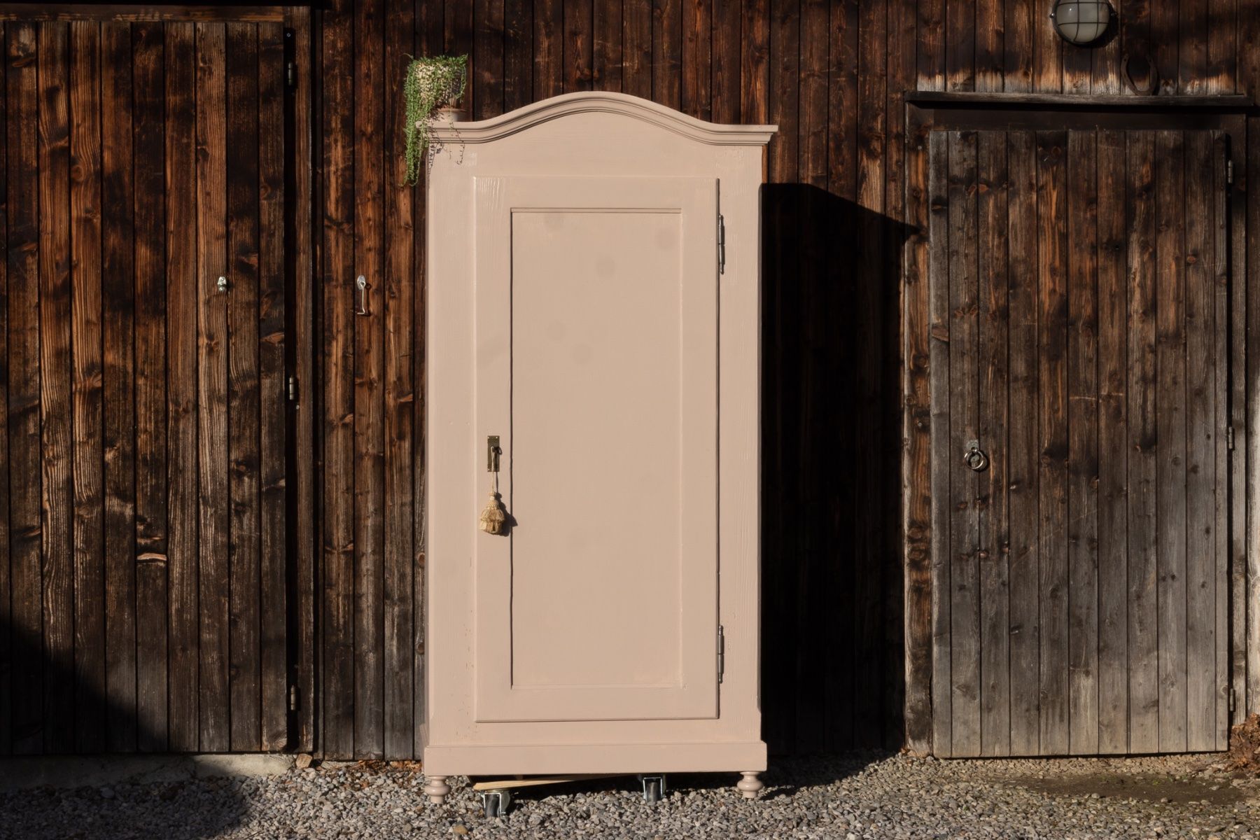 Schränke: Vintage Kleiderschrank – Gebraucht aus Oberriet SG von papillon_vintage