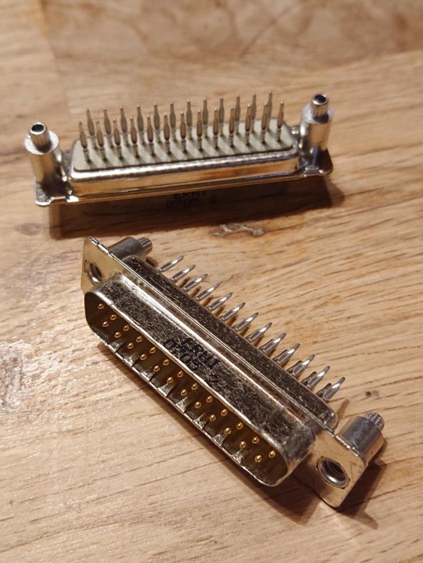 Componenti elettronici: 2 Stk D-Sub-Stecker 25-pol. ERNI 144312 - Obsolete – Nuovo (secondo la descrizione) da Grenchen venduto da Zombiepolizist