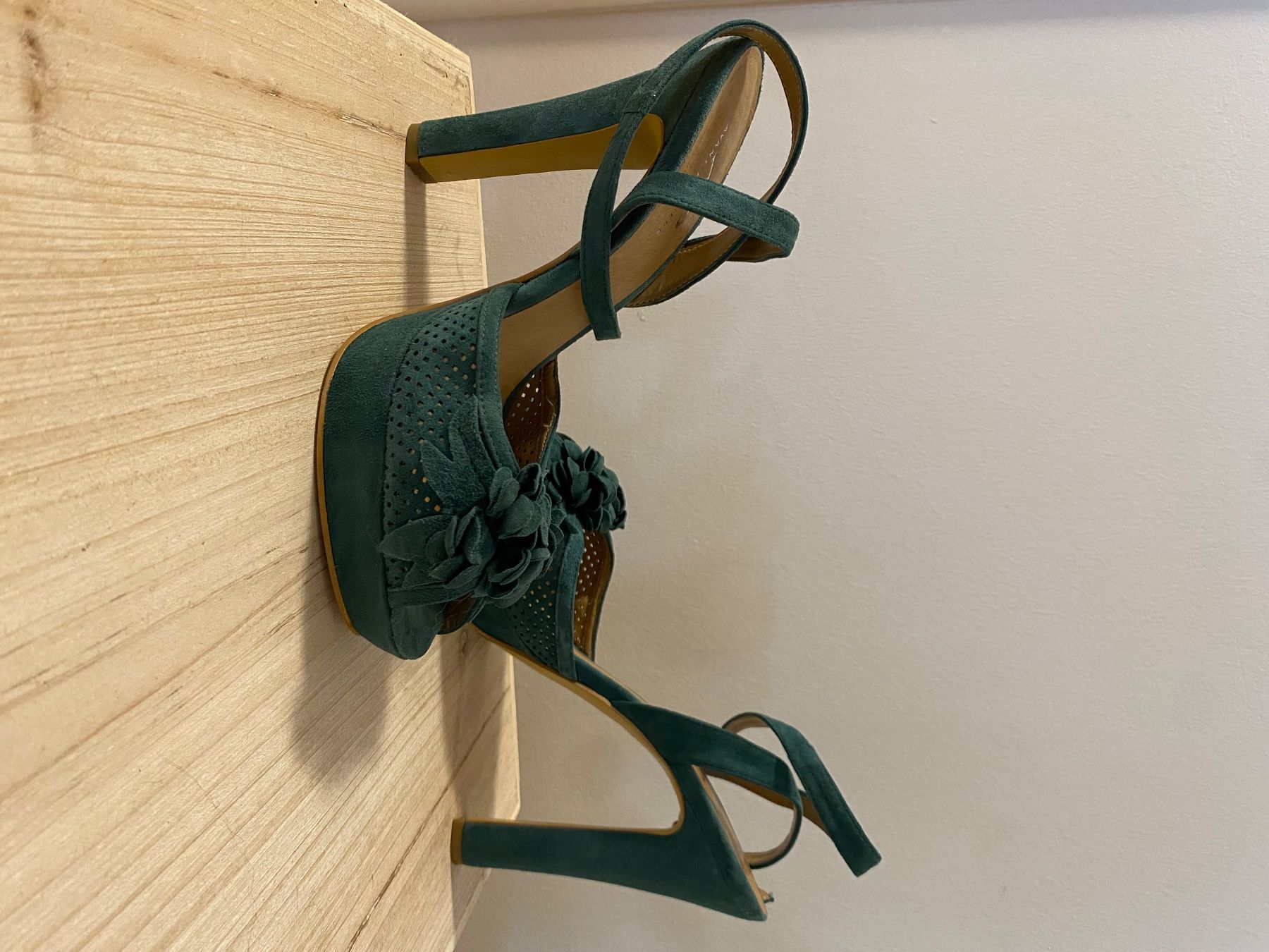 Avant Premiere Scarpe da donna: Sandalette Wildleder mit Riemchen – Usato da Grenchen venduto da glamourlady 4