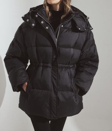 BLACK HOODED PUFFER JACKET