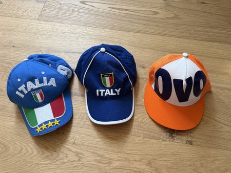 Caps