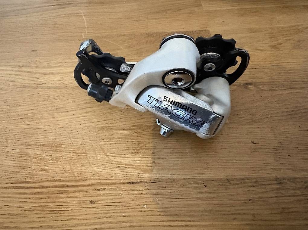 Shimano Pezzi di ricambio: Dérailleur Shimano Tiagra 9 vitesses – Usato da Biel/Bienne venduto da pat_kh7v