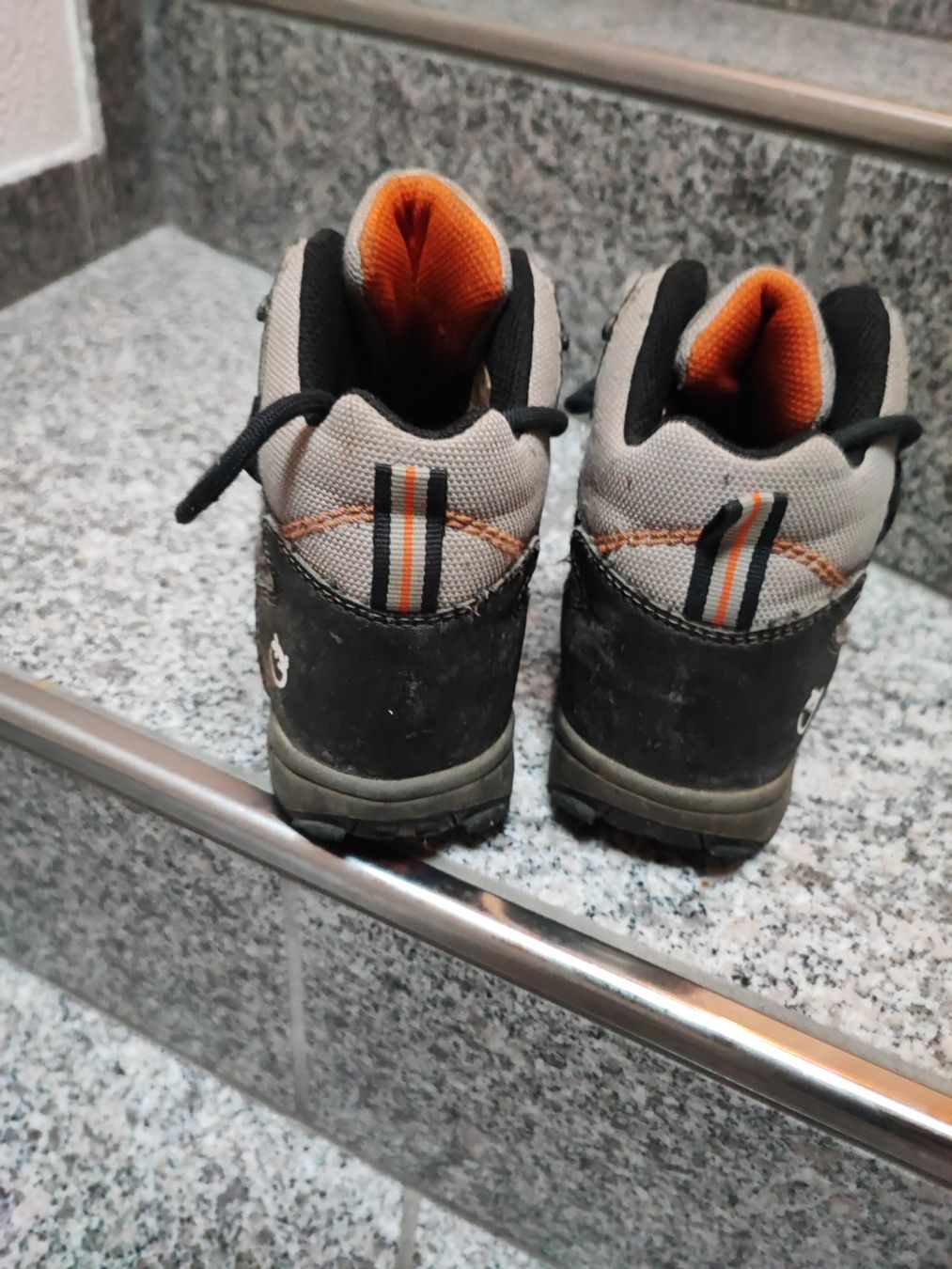 Scarpe per ragazzi: Wanderschuhe Grösse 33 – Usato da Grabs venduto da Margelchopf1 1
