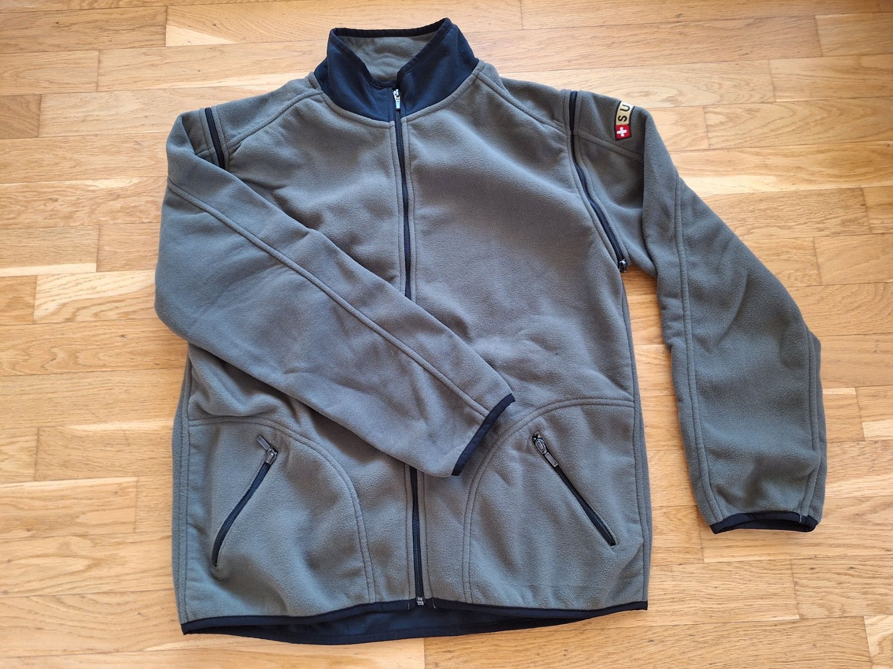 Armée suisse Vestes: Schweizer Armee Fleecejacke Suisse 2XL – D'occasion à Boniswil par Olaf555