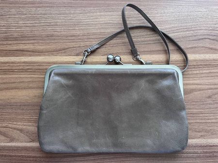VOLKER LANG Leder-Bügeltasche Marlene (Taupe)