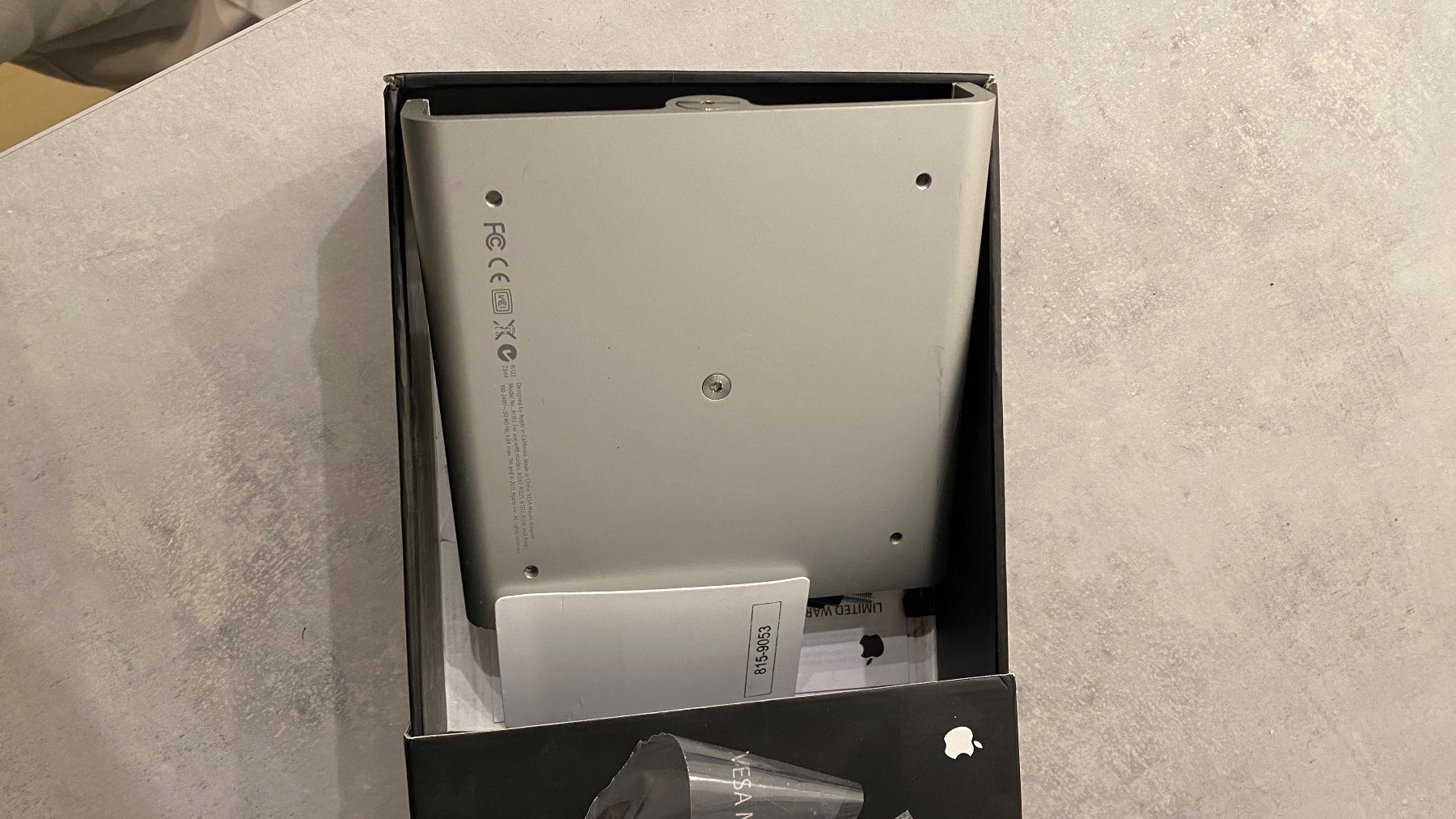 Apple Ecrans: Apple Thunderbolt Display 27 + VESA mount + Thunderbolt Adap – D'occasion à Kaltbrunn par la77 6