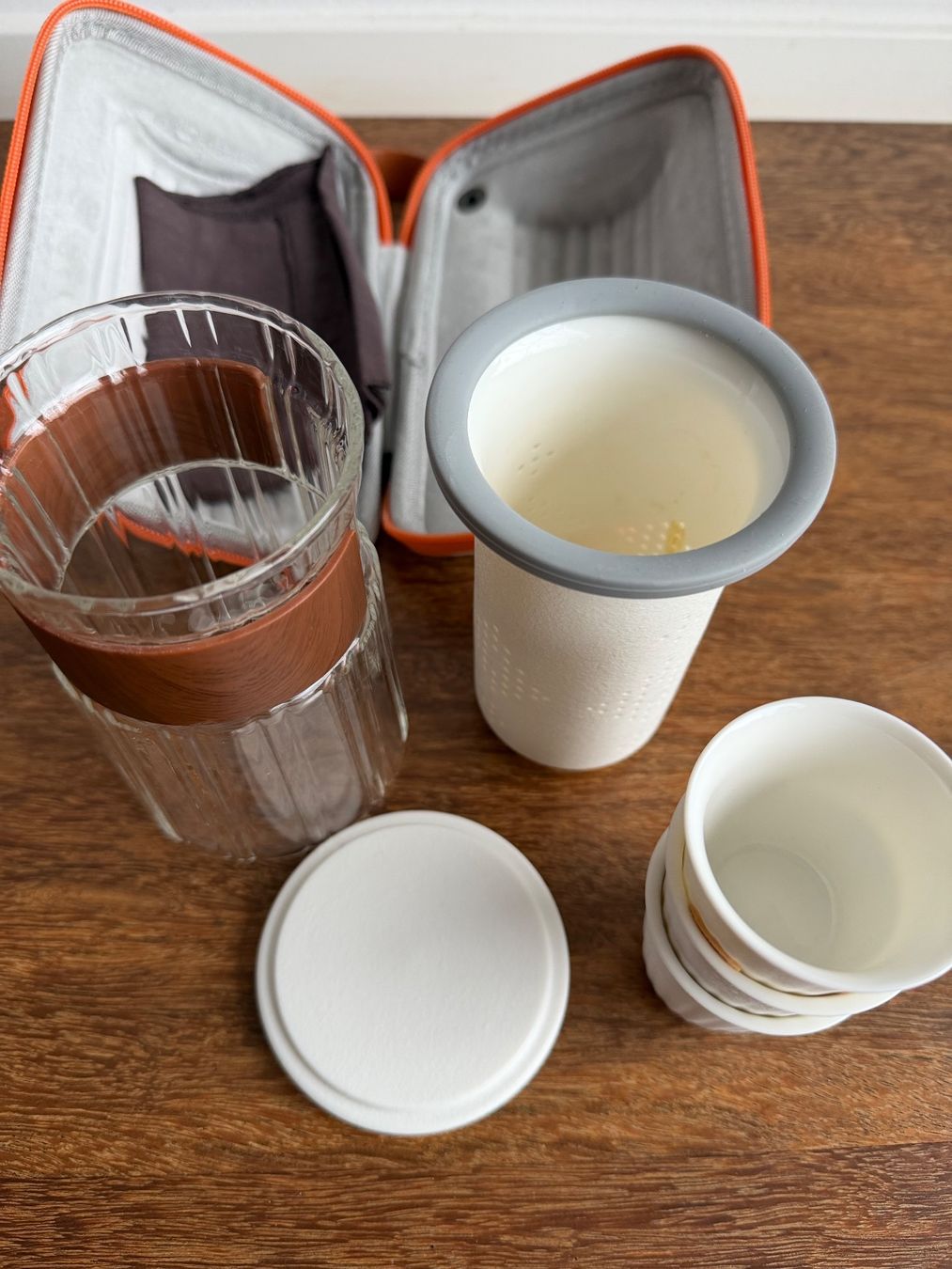 Set di piatti: Tee Reise Set, Sieb, 3 Cups, Tüchlein, Case – Usato da Ennetbaden venduto da miboo 2