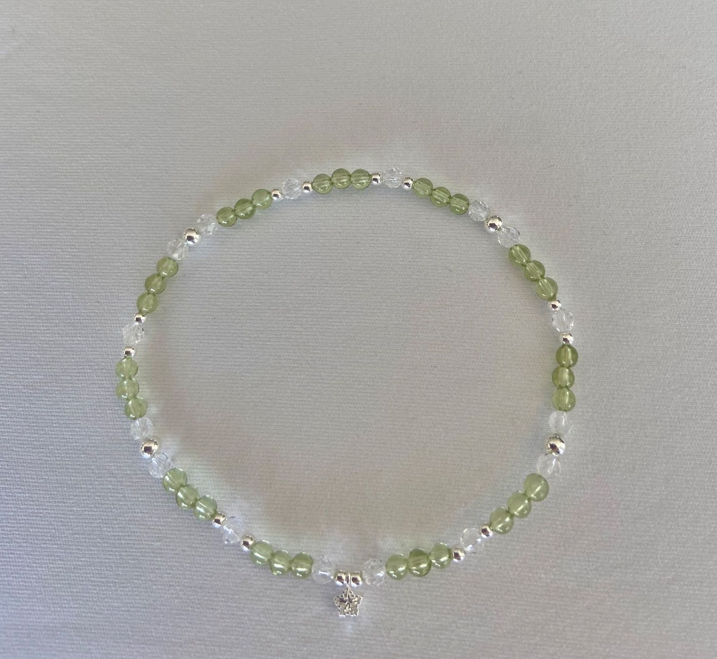 Armbänder & -reifen: Edelstein Armband Peridot Bergkristall mit Silber – Neu und originalverpackt aus Zuzwil SG von Lemliskat