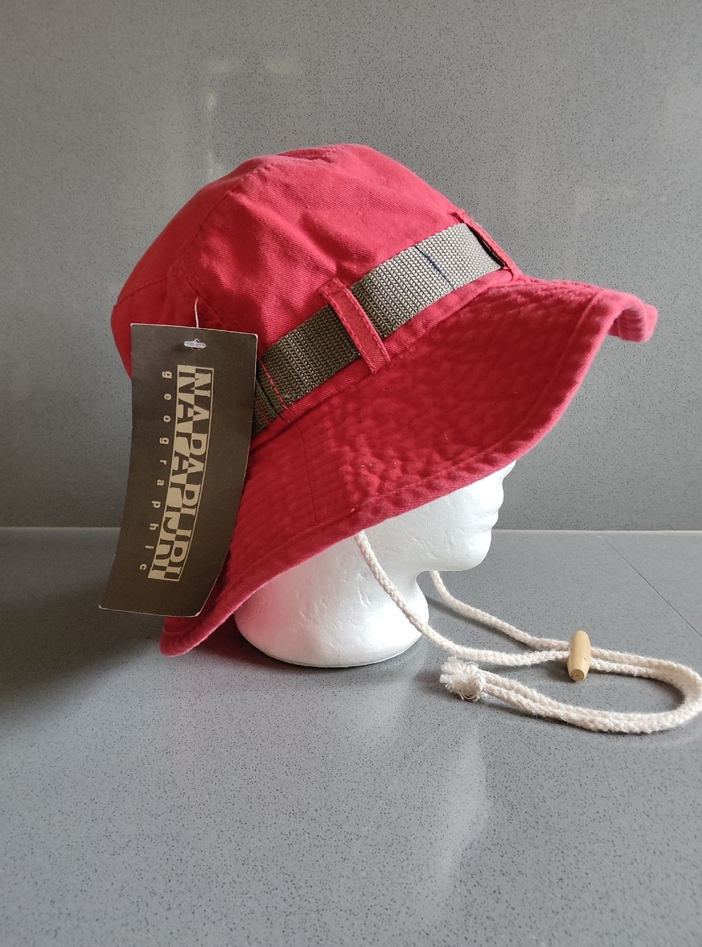 Napapijri Copricapi, berretti & cappellini: DESIGN BUCKET HAT / NAPAPIJRI / NEU – Nuovo e nell'imballaggio originale da Minusio venduto da Todesca 1