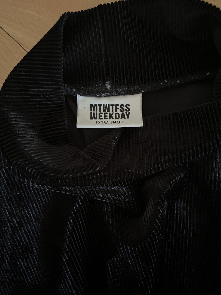 Weekday Pulls & Sweat-shirts: Samt Langarm Shirt mit Mockneck – D'occasion à Zürich par ale_t 2
