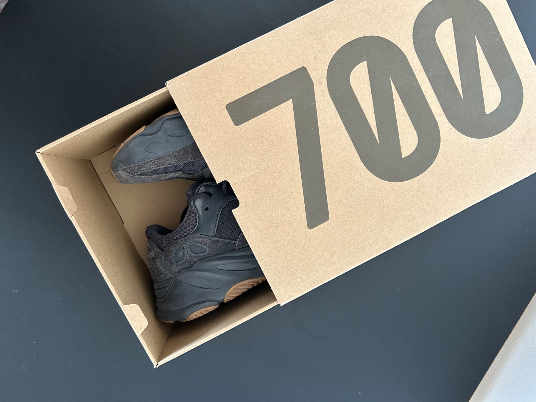 Adidas Scarpe da uomo: adidas Yeezy Boost 700 "Utility Black" – Usato da Bern venduto da fin_99t2 1