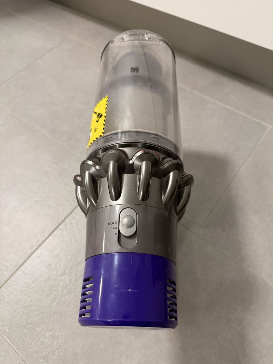 Dyson Aspirateurs & Accessoires: Dyson V10 - defekt – Défectueux à Meyrin par SA_3006 2