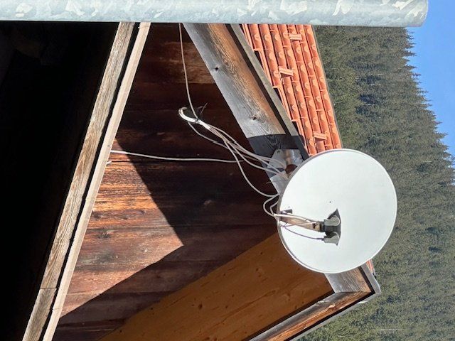 Schalen: Satelliten Schüssel – Gebraucht aus Klosters Dorf von bernau2206