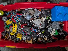sehr viele LEGO Bausteine, Sets und Figuren 