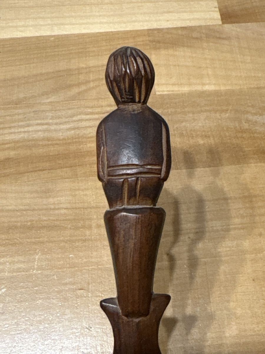 Altro materiale per ufficio: Brieföffner aus Holz / Mensch Figur – Usato da Rümlang venduto da euqinom16 2