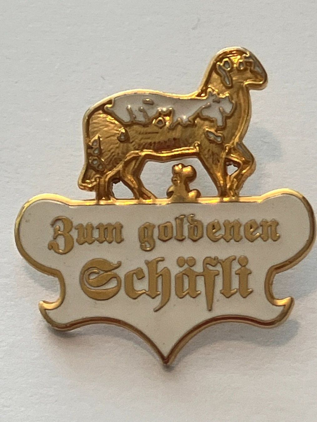Placchette & Badge: 1 Pin zum Goldenen Schäfli – Usato da Basel venduto da djwwpp